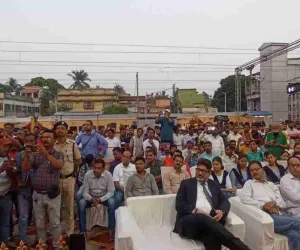 पाकुड़ स्टेशन पर शताब्दी और सुपरफास्ट ट्रेनों का ठहराव शुरू, छात्रों और मजदूरों को बड़ी राहत