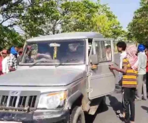 Giridih News: तेज रफ्तार बाइक पेड़ से टकराई, दो युवक गंभीर घायल