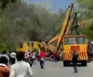 Koderma News: वाहन हटाने के दौरान एक घंटा रहा सड़क जाम