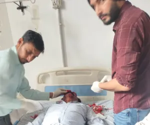 मंडी के सरकाघाट में शादी से लौट रही कार गहरी खाई में गिरी; खतरनाक मोड़ पर फिर हुआ हादसा