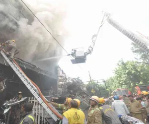 लखनऊ कोचिंग आग हादसे में बड़ा एक्शन, 4 गिरफ्तार और 4 अधिकारी सस्पेंड