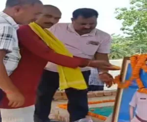 Koderma News: देश की रक्षा करते हुए जान गंवाने वाले उमाचरण पासवान की पुण्यतिथि मनाई गई