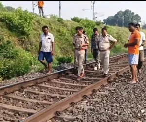 विभूति एक्सप्रेस की चपेट में आने से युवक की मौत, रेलवे ट्रैक पर मिला क्षत-विक्षत शव