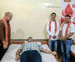 Koderma News: विश्व रक्तदाता दिवस पर मारवाड़ी युवा मंच ने लगाया भव्य रक्तदान शिविर