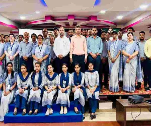 Koderma News: मॉडर्न पब्लिक स्कूल में शिक्षकों के लिए 'प्रभावी निर्णय क्षमता' कार्यशाला आयोजित