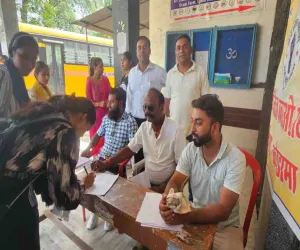Koderma News: जेजे कॉलेज में उमड़ा छात्रों का सैलाब, वीबीयू से संबद्धता बचाने के लिए महाहस्ताक्षर अभियान