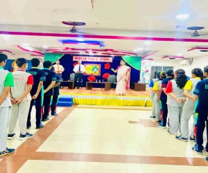 Koderma News: मॉडर्न पब्लिक स्कूल में गुरु मंत्र उच्चारण के साथ शुरू हुआ विशेष कार्यक्रम
