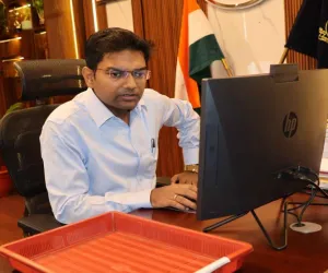 Dumka News: राजकीय श्रावणी मेला 2026, उपायुक्त अभिजीत सिन्हा ने तैयारियों को लेकर की विभागवार समीक्षा