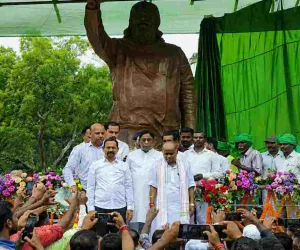 Sahibganj News: दिशोम गुरु शिबू सोरेन की पुण्यतिथि पर साहिबगंज में भव्य श्रद्धांजलि कार्यक्रम, मंत्री दीपक बिरुआ हुए शामिल