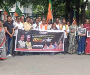 Koderma News: जेपीएससी-जेएसएससी परीक्षा में कथित अनियमितता के खिलाफ भाजपा की आक्रोश रैली