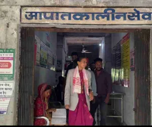 Jamshedpur news: डुमरिया में जर्जर अस्पताल भवन का दुखनी सोरेन ने किया निरीक्षण, नए भवन को जल्द शुरू करने की मांग