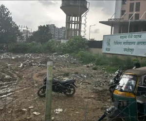 एमजीएम अस्पताल के बाहर गंदगी देख भड़के अर्जुन मुंडा, पार्किंग व्यवस्था पर उठाए सवाल
