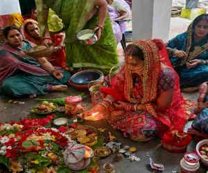 Sahibganj News: मधुश्रावणी महापर्व शुरू: साहिबगंज में नवविवाहिताओं ने पति की दीर्घायु के लिए रखा 13 दिवसीय व्रत