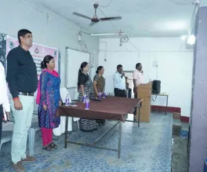 Koderma News: पीएम श्री बालिका उच्च विद्यालय में नालसा बाल विधिक जागरूकता शिविर आयोजित