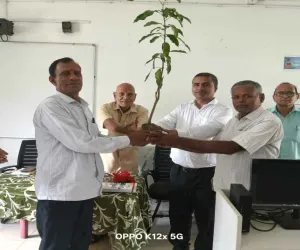 Koderma News: भारत विकास परिषद ने सी.डी. गर्ल्स स्कूल में मनाया गुरु वंदन-छात्र अभिनंदन समारोह