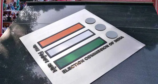 पश्चिम बंगाल में छिटपुट हिंसा के बीच दोपहर 1 बजे तक 61.11% मतदान