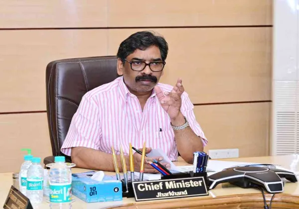 हेमन्त सोरेन का सख्त निर्देश, दो माह में पूरी करें लंबित सड़क और पुल परियोजनाएं