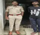 Sahibganj News: जाली नोट कांड में फरार अभियुक्त के घर चिपकाया गया इश्तिहार, ढोल-बाजे के साथ पहुंची टीम