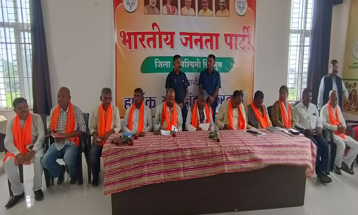 चाईबासा: प्रधानमंत्री नरेंद्र मोदी के आगमन हेतु तैयारियों की समीक्षा बैठक हुई संपन्न, बाबूलाल मरांडी भी कार्यक्रम में रहे शामिल