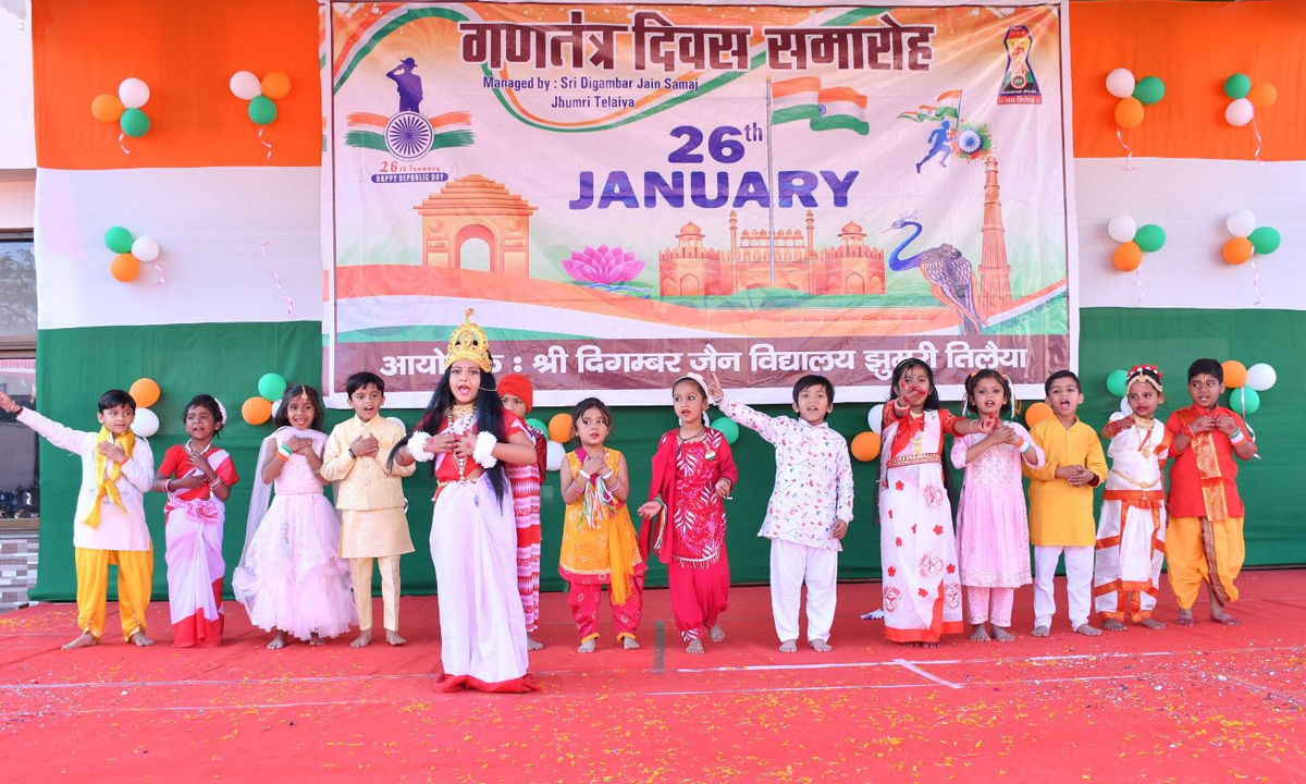 Koderma news: दिगंबर जैन विद्यालय में हर्षोल्लास के साथ मनाया गया गणतंत्र दिवस समारोह