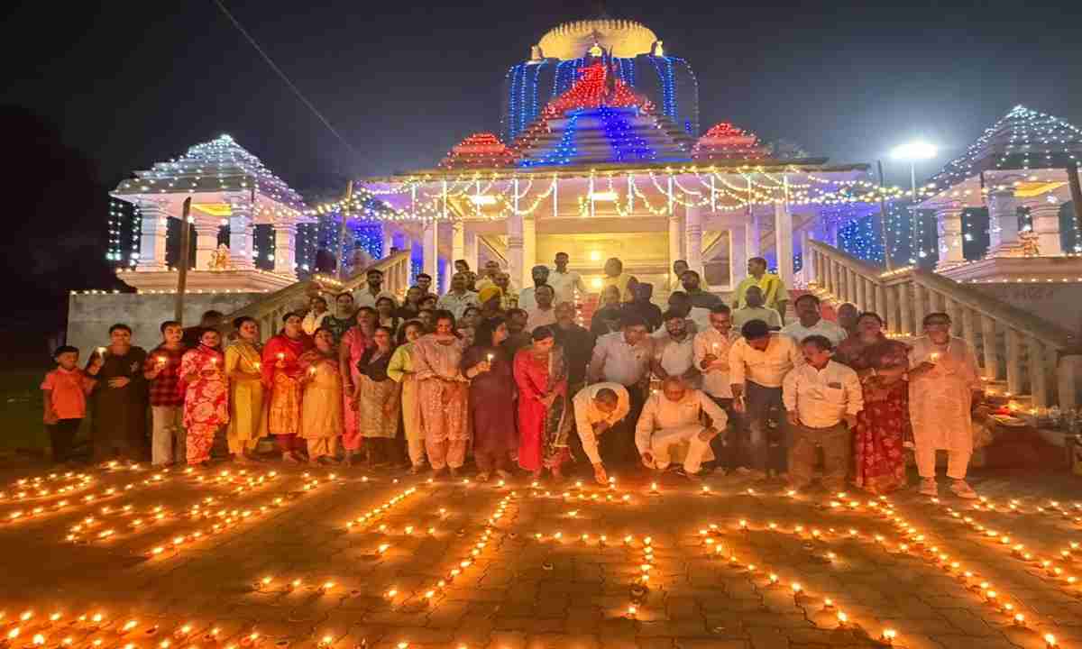 श्री लक्ष्मी नारायण मंदिर में 5100 दीपों से जगमगाया परिसर