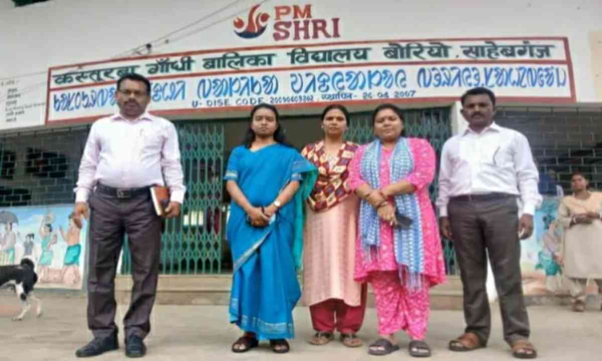 Sahebganj News: डीएसई ने किया कस्तुरबा गांधी बालिका विद्यालय का औचक निरीक्षण