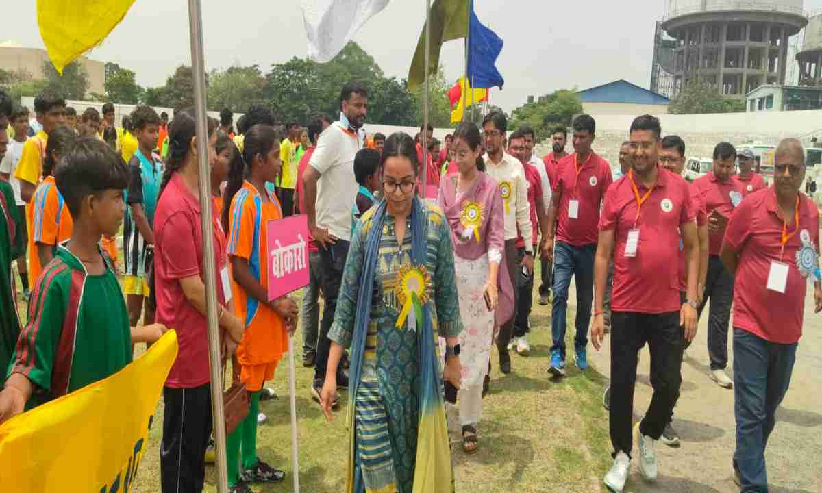 Hazaribagh News: सुब्रतो फुटबॉल प्रतियोगिता में अंडर-17 और अंडर-15 के रोमांचक सेमीफाइनल मुकाबले संपन्न