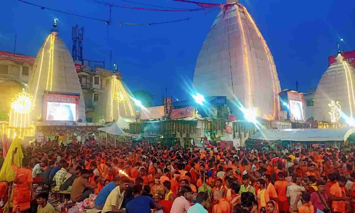 Deoghar News: आस्था के सैलाब से भक्तिमय हुआ बाबाधाम, 04:11 बजे खुला बाबा बैद्यनाथ मंदिर का पट