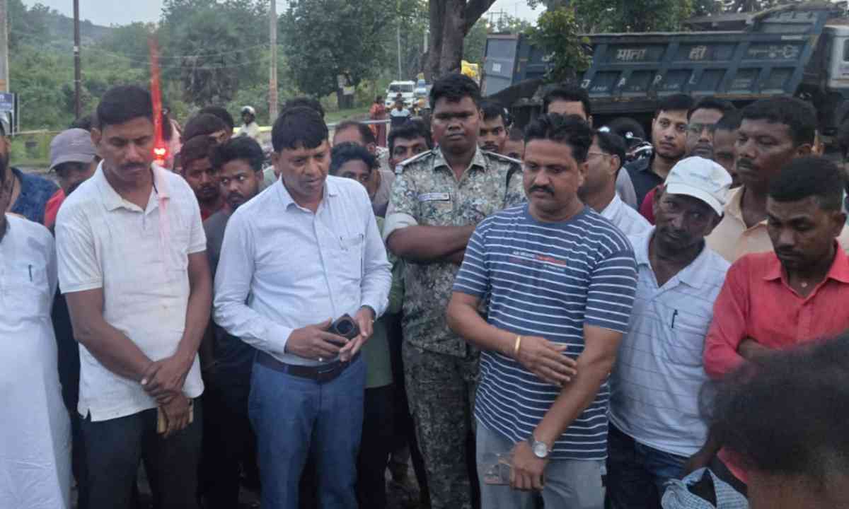 Hazaribagh News: 30 घंटे बाद खत्म हुआ सड़क जाम, एनटीपीसी मुआवजे और नौकरी पर सहमत