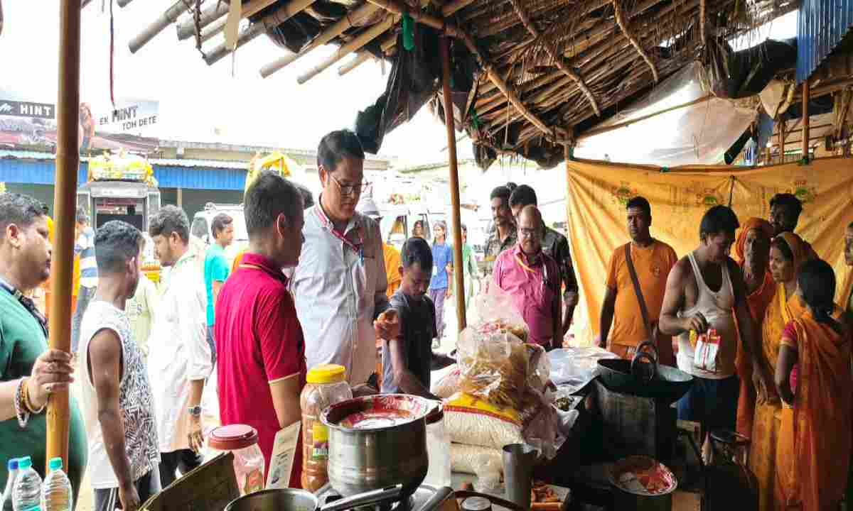 Deoghar News: खाद्य सुरक्षा विभाग की बड़ी कार्रवाई, अखाद्य रंग मिले लड्डू और हल्दी कराए नष्ट