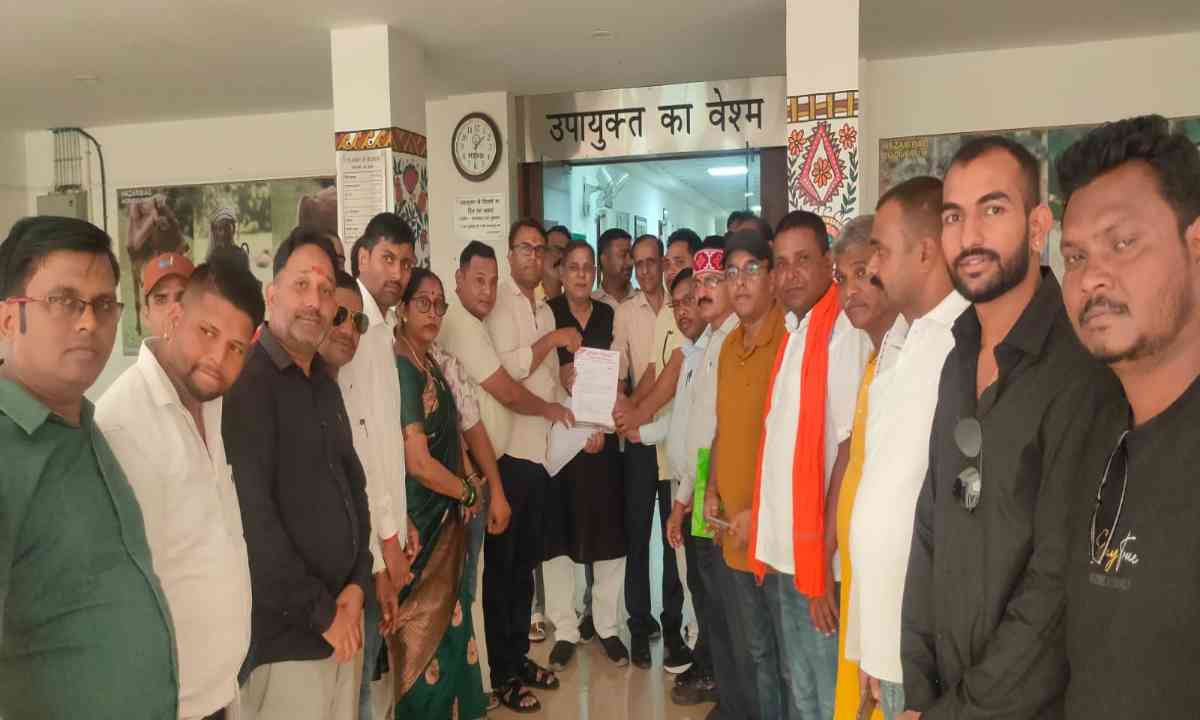 Hazaribagh News: परीक्षाओं में धांधली एवं अनियमितताओं के विरोध में भाजपा ने राज्यपाल के नाम सौंपा ज्ञापन