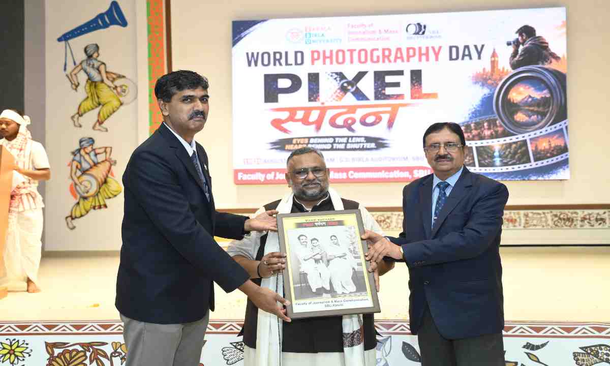 Ranchi News: सरला बिरला विश्वविद्यालय में विश्व फोटोग्राफी दिवस पर 'पिक्सेल स्पंदन 2026' का शुभारंभ