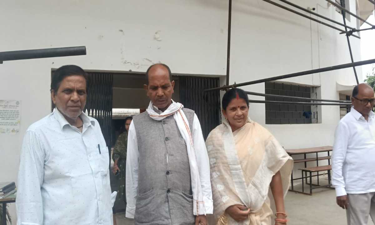 Koderma News: कस्तूरबा बालिका विद्यालय पोखरडीहा में जनप्रतिनिधियों ने किया औचक निरीक्षण, ली जानकारी