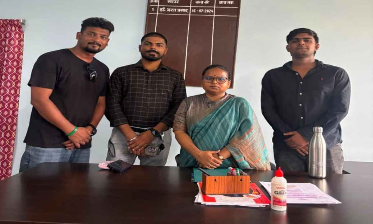 Deoghar News: अनिता गुआ हेम्ब्रम ने प्रभारी प्राचार्य का पदभार संभाला, शिक्षकों ने किया स्वागत