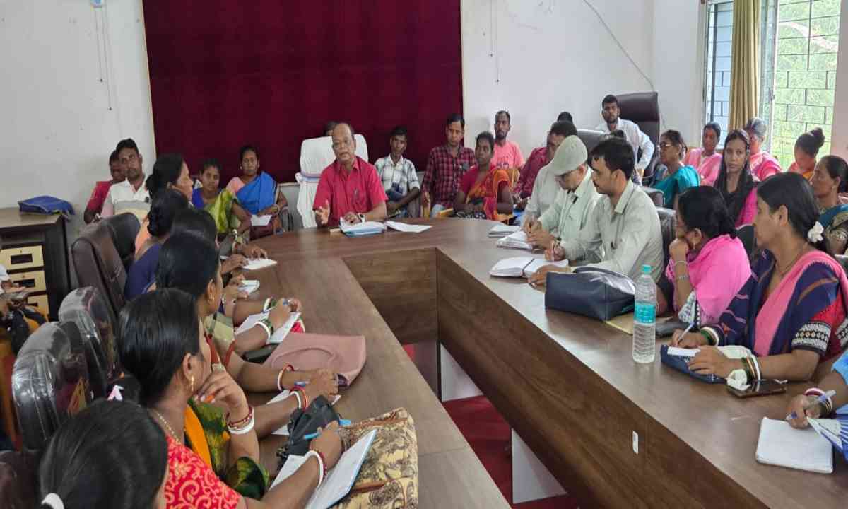 Dumka News: विशेष गहन पुनरीक्षण 2026 को लेकर बीएलओ और सुपरवाइजरों को प्रशिक्षण