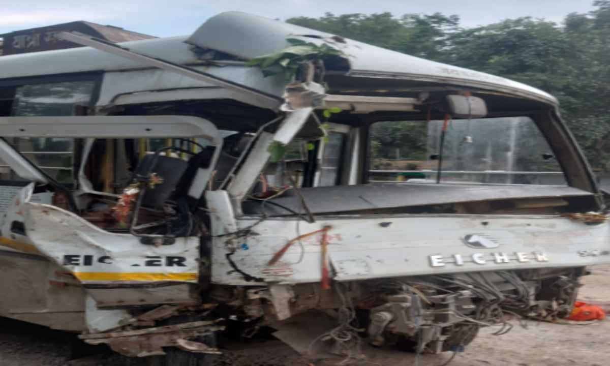 Koderma News: जमसोती नाला घाटी के तीखे मोड़ पर कांवरियों की बस दुर्घटनाग्रस्त, 5 घायल