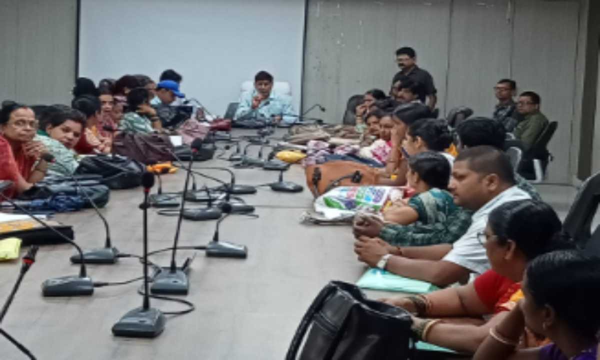 Deoghar News: नगर निगम में मतदाता सूची विशेष पुनरीक्षण-2026 को लेकर आयोजित हुई महत्वपूर्ण बैठक