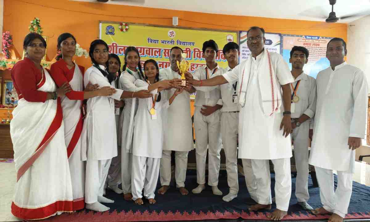 Lohardaga News: विभाग स्तरीय प्रश्न मंच में मनोहर लाल अग्रवाल सरस्वती विद्या मंदिर बना ओवरऑल चैंपियन