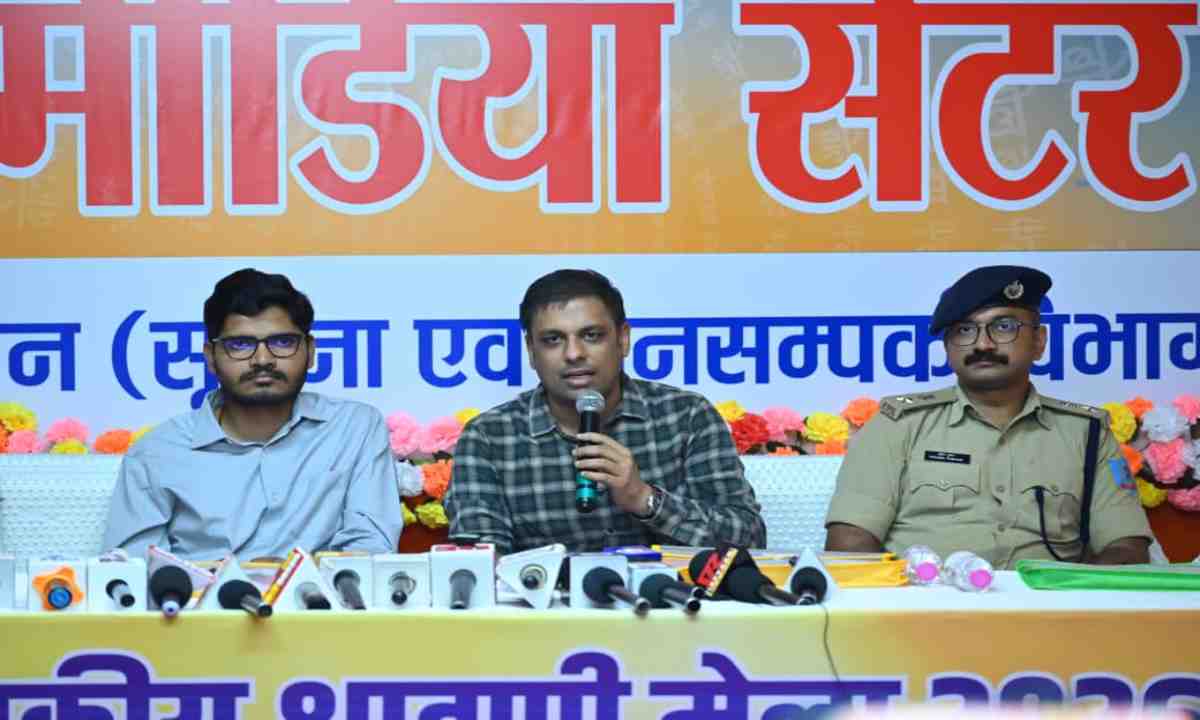 Deoghar News: उपायुक्त व एसपी की साप्ताहिक प्रेसवार्ता, श्रावणी मेला की व्यवस्थाओं का दिया ब्योरा