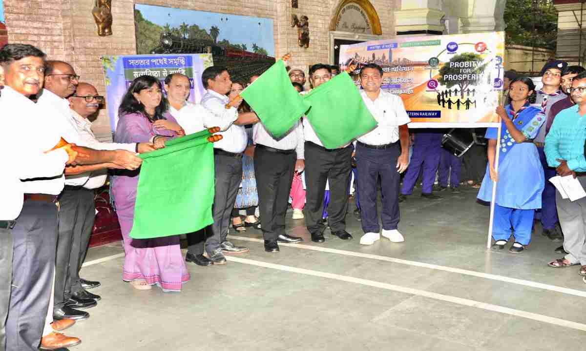 Deoghar News: महाप्रबंधक गीतिका पांडेय ने पूर्व रेलवे मुख्यालय में सतर्कता अभियान का किया शुभारंभ