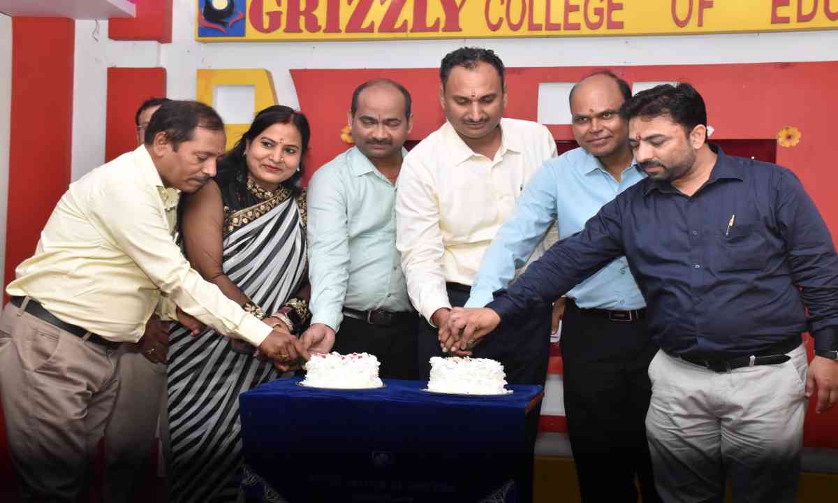 Koderma News: ग्रिजली कॉलेज ऑफ एजुकेशन में धूमधाम से मनाया गया शिक्षक दिवस समारोह